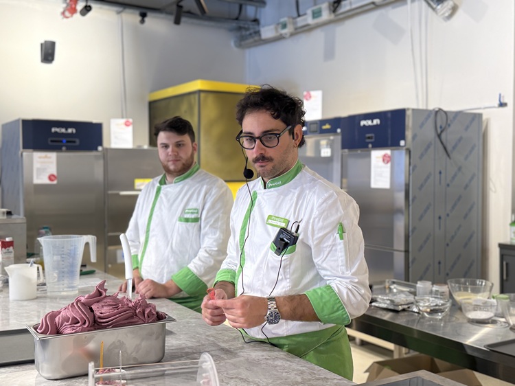 Practical course "Basics of Artisanal Gelato" in Baking Show